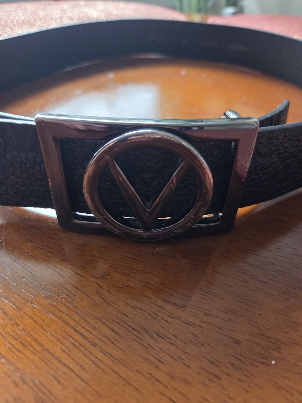 Unisex Black Leather Belt with Silver Circular V Buckle Size 32